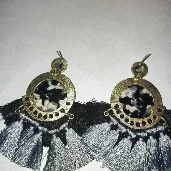 Black and grey tassel earrings - Picture 2 of 2